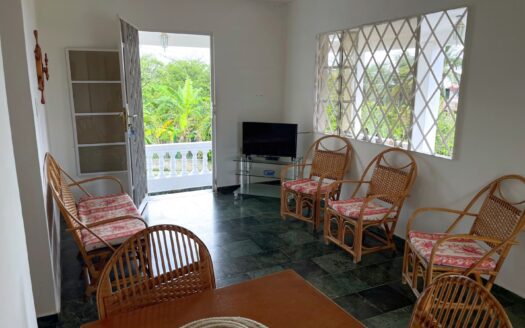 Casa Marcia en Playa Guanabo, 2 habitaciones, bello jardín y portal