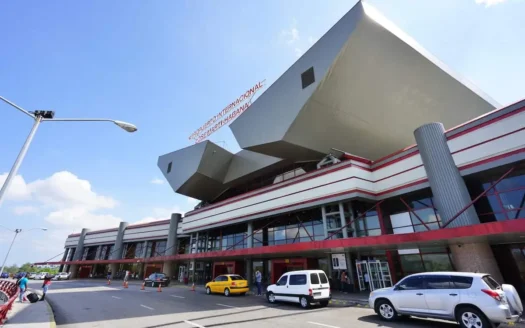 Fachada de la Terminal 3 del Aeropuerto Internacional José Martí de La Habana